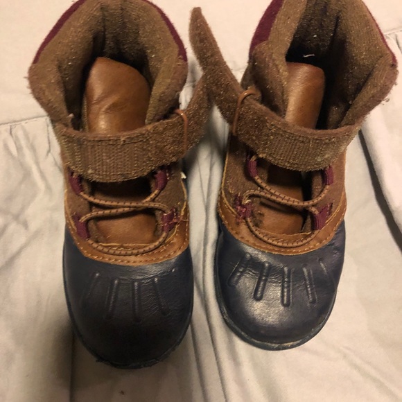 Carters snow boots size 7 - Picture 1 of 2
